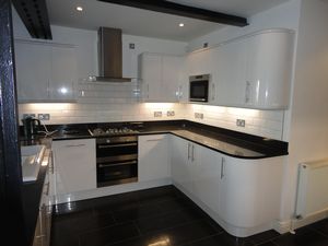 kitchen- click for photo gallery